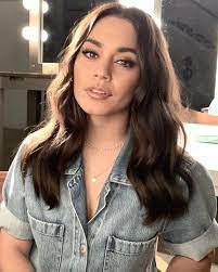 Vanessa Hudgens Medium Length Soft Waves Hair Style Medium Length Hair Styles Soft Waves Hair Vanessa Hudgens Hair