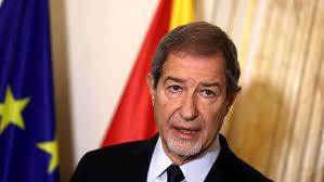 In zona gialla è possibile spostarsi all'interno del comune, tra comuni diversi e tra regioni dello un importante capitolo che distingue la zona gialla dalle altre due è quello degli spostamenti: Coronavirus Nuova Ordinanza La Sicilia Diventa Zona Gialla