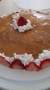 Choco Flan Adornado Con Chantilly Y Ricas Fresas Food Desserts Pudding