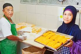 Resepi kulit karipap dan inti turun temurun menjadikan karipap mini tokwan terbaik !!, rasa rasa dan bentuk karipap masih dikekalkan. Karipap Bai Laris Macam Pisang Goreng Panas Berita Setempat Beritaharian Sg