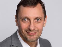 Most cases are sparked by a combination of aerobic (requiring air) and anaerobic (living without oxygen) bacteria. Emmanuel Fournier
