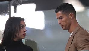 Georgina rodriguez posing with ronaldo. Georgina Rodriguez Uber Beziehung Mit Cristiano Ronaldo Zunachst Habe Ich Mich Geschamt