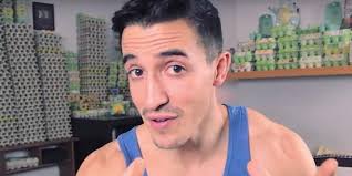 La rémunération moyenne en france était de 2.128 euros nets par mois en 2011. Tibo Inshape Le Youtubeur Ne Gagne Pas Que 500 Euros Par Mois Mce Tv