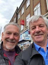 Bumped into a great character & old team mate Ray Ashplant from my playing  days at RMFC ( & Harefield Utd) in Eastcote the other day. Great guy Ray 👍 