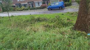 En dit noodweer vanavond komt met hagel en wateroverlast. Code Oranje Noodweer Raast Door Stad Sikkom