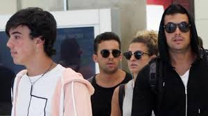 Mario casas en sevilla para presentar su próxima película: La Escalada Social Y Cinematografica De Los Hermanos Casas