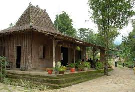 Jumlah ini mewakili adanya kekuatan yang dipercaya berasal dari empat penjuru mata angin. 5 Gambar Rumah Adat Jawa Tengah Dan Penjelasannya Broonet