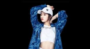 By audience vote, tzuyu was added, and by park's choice, momo was added, thus starting the beginning of twice. Twice Sana Bio Wiki Net Worth Dating Boyfriend Age Height Facts