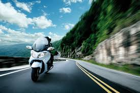En ville comme sur route, le burgman 650 executive jouit d'un comportement dynamique parfaitement équilibré grâce à son moteur en position centrale, à son cadre en acier tubulaire et à des suspensions de qualité. Suzuki Burgman 650 Executive Alle Technischen Daten Zum Modell Burgman 650 Executive Von Suzuki