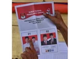 Untuk pertama kalinya dalam sejarah negara, presiden, naib presiden, anggota majlis musyawarah rakyat (mpr), dan anggota badan legislatif setempat dipilih pada hari yang sama dengan lebih 190 juta pengundi layak untuk mengundi. Pemilu 2019 Survey Tunjuk Jokowi Menang Prabowo Juga Dakwa Menang