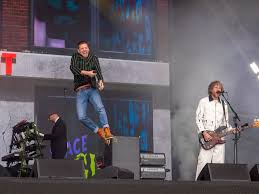 Glastonbury fans ‘let down’ as Kaiser Chiefs set not shown live