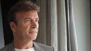 Music video by tony carreira (feat. Tony Carreira De Barba Branca Triste E Abatido Veja A Foto