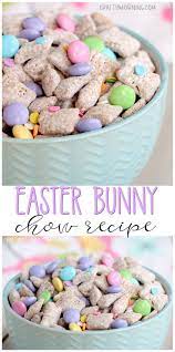 Easter Bunny Chow Recipe Cute Dessert Treat Idea To Make For An Easter Party Easy Puppy Chow Muddy Buddies R Easter Snacks Easter Desserts Recipes Bunny Chow