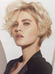 Epingle Par Giulia Lola Giulia Sur Idees Coiffure Idees De Coiffures Coupe De Cheveux Coiffure
