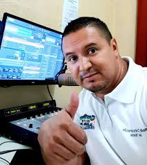 Un saludo a Edgar Rene el Santo de la Radio .. Pegajosa 92.7 fm