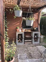 Man muss zuerst die untere schränke mit regalen anbauen und die balken fixieren. Diy Outdoor Kuche Outdoor Kuche Selber Bauen Outdoor Kuche Selber Bauen Garten