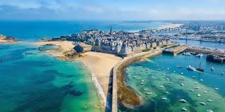 There was some initial confusion about how many germans were actually inside the walls of the city. Saint Malo Tourisme Bretagne