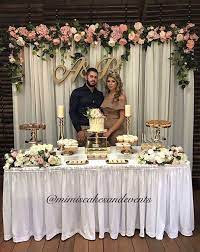 A lo largo de este post te muestro varias claves a tener en cuanta así como consejos con bonitas imágenes, sin olvidar que si tienes pensado casarte en la playa te tengo preparada una idea para ti sencilla y genial. Decoraciones Wedding Table Layouts Bridal Shower Decorations Wedding Decorations