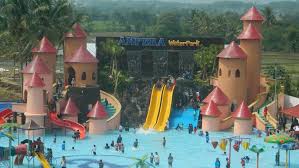 Waterboom mulia wisata kudus adalah salah satu dari beberapa obyek wisata di kabupaten kudus yang selalu ramai di padati oleh para pengunjung waterboom mulia wisata kudus memiliki lokasi yang sangat strategis dan mudah di jangkau baik dengan kendaraan pribadi maupun kendaraan umum. Ampera Waterpark Water Park