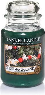 Amazon Com Yankee Candle Christmas Garland Large Jar Candle Green Home Kitchen
