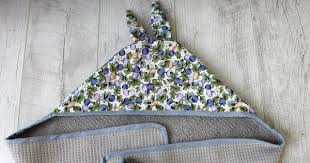 Dans la collection obaïbi pour bébés filles et bébés garçons, vous trouverez le parfait peignoir ou la cape de bain à capuche idéale pour la sortie de bain. Comment Coudre Une Cape De Bain Pour Bebe Marie Claire