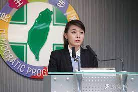 李淑吟「葡萄柚汁」貼文有深意？ 焦糖葛格一張圖「真先知」？ 網友票選王定宇顏若芳代表歌曲 聊天室網友你選哪一首？ 王定宇顏若芳事件背後 民進黨台南市長派系鬥爭暗潮洶湧？ åä¸²å¯«æ‰‹äº‹ä»¶ æž—ç'‹è±éžå—åƒ±æ–¼æ°'é€²é»¨ é¡è‹¥èŠ³å—†åœ‹æ°'é»¨ ç§»èŠ±æŽ¥æœ¨ é¢¨å‚³åª'