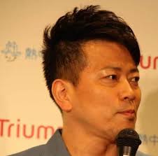 Jun 15, 2021 · 「雨上がり決死隊」の宮迫博之さんが2021年6月12、13日、公式youtubeチャンネル「宮迫ですッ!」に公開した動画で、無断で販売されている自身の似顔絵をプリントした「闇営業tシャツ」に物申した。 Nly2c61my6zp7m