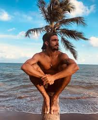 Confirmado no elenco do remake de ti ti ti, caio castro, o bruno, já se prepara para sua despedida de malhação. Ensaio Masculino Praia Fotos De Caio Castro Castro Novo Mundo
