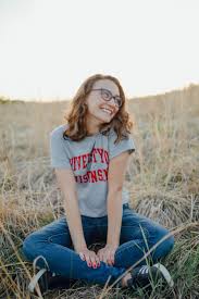 Senior Girl Picture Idea Senior Picture In College Shirt Senior Photos Graduation Photos In Girl Senior Pictures College Senior Pictures Senior Photos Girls