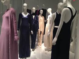 3.4 out of 5 stars 30. How Yves Saint Laurent And Halston Defined The 70s