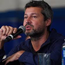 Lammens resiste las presiones para ser candidato y reflota un viejo partido  para tener estructura propia en CABA