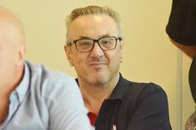 Rigutto, complicado por el teléfono que terminó en el inodoro de su casa ::  El Diario de La Pampa