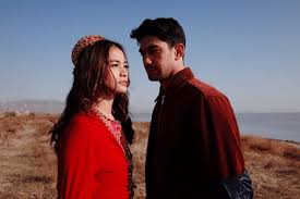 He based the song layla on this story and imagined it. Layla Majnun 2021 All That You Need To Know Is Given Here Webbies World