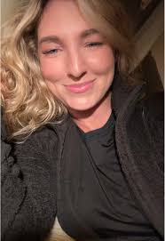 Ashley Healey's Instagram, Twitter & Facebook