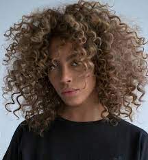 Heyya Seems Like Everyone Is Either Stressed Out Or Sick At The Moment So Here Is How You Can Curly Hair Styles Blonde Curly Hair Curly Hair Styles Naturally