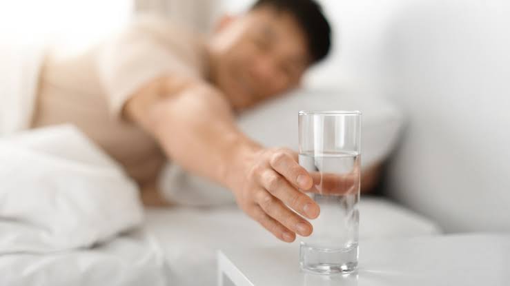 You Really Should Drink Water First Thing In The Morning. Here's How Much