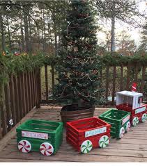 Pin By Connie Young On Christmas Christmas Decorations Diy Outdoor Outdoor Christmas Decorations Elf Christmas Decorations
