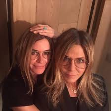 Jun 21, 2021 · на съемках программы the late late show with james corden актриса дженнифер энистон (jennifer aniston) призналась, что тайно уносила некоторые вещи со съемочной площадки телевизионного сериала друзья (friends) . Dzhennifer Eniston Otmetila 51 J Den Rozhdeniya Zhurnal Esquire Ru