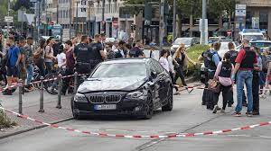 Einen tag nach dem großeinsatz am frankfurter hauptbahnhof wegen eines bankeinbruchs sucht die polizei nach weiteren tätern. Schwerer Diebstahl Ein Tatverdachtiger Weiter Auf Der Flucht