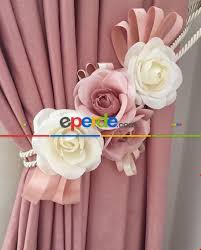 Çiçek motifleri olacaktır, ortalarına küçük inciler takarak ,güzel. Fon Bagi Ozel El Yapimi Pembe Cicekli Bracol Krem Acik Pembe Acik Perde Kurdele Isi Fon Perdeler