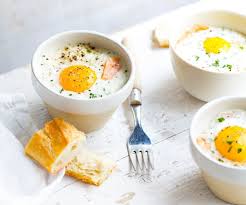 œufs Cocotte Au Saumon Lardons Et Mascarpone Recette En 2020 Idee Recette Recette Lardon Cocotte