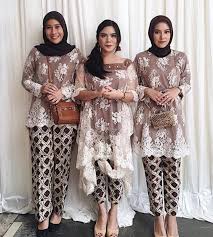 24 model kebaya brokat modern pesta pernikahan populer tahun 2020 kalian bisa po baju kebaya ini di instagram. 40 Model Kebaya Muslim Yang Stylish Dan Trendi Untuk Kondangan Updated 2021 Bukareview