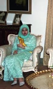 She is the youngest ever raja permaisuri agong (queen) of malaysia, ascending the throne at the age of 28 on 26 april. Warisan Raja Permaisuri Melayu Yam Permaisuri Hajah Siti Aishah Abdul Rahman
