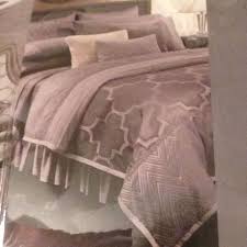 Constructed with sturdy metal, the lopez canopy bed features finial detailing that brings an elegance. Looking For Brand New Jennifer Lopez Old Hollywood King Sized Comforter Set In Deland Florida For 2021