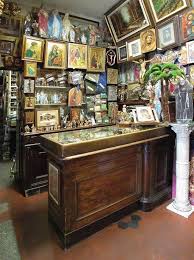 Dal 2005, la ronde des couleurs produce una vasta selezione di articoli religiosi e oggetti decorativi in collaborazione con un laboratorio di solidarietà nelle filippine. Bottega Del Presepe Museotorino