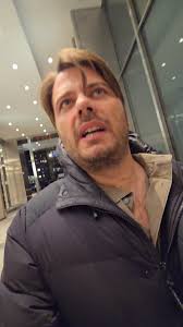 Nobu è una catena di ristoranti di lusso fondata dallo chef giapponese Nobu  Matsuhisa, in collaborazione con Robert De Niro e Meir Teper. È famosa per  la sua cucina giapponese fusion con