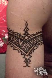 Tribal Ish Design On Man S Arm Need An Arm With Little To No Hair But Final Product Could Be Good Given The Correct Ar Men Henna Tattoo Henna Arm Henna Men