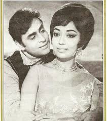 Which Is Your Favorite Movie Starring Rajendra Kumar And Sadhana Sadhanashivdasani Rajendrakumar Bollywo Vintage Bollywood Movie Stars Favorite Movies