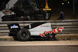 Cualquier piloto de f1 viste un mono formado por capas. Grosjean Sobrevive A Un Accidente Fortisimo En Barein Gracias Al Halo Soymotor Com