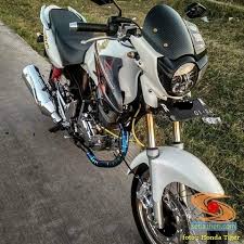 Di video kali ini, aku akan meriview tiger revo atau sering di sebut tiger herex dengan spek 210 cc harian dengan modif pastinya. Modifikasi Headlamp Honda Tiger Revo Pakai Daymaker Setia1heri Com